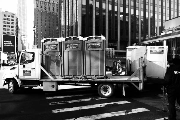 Best Porta potty rental near me  in Le Claire, IA
